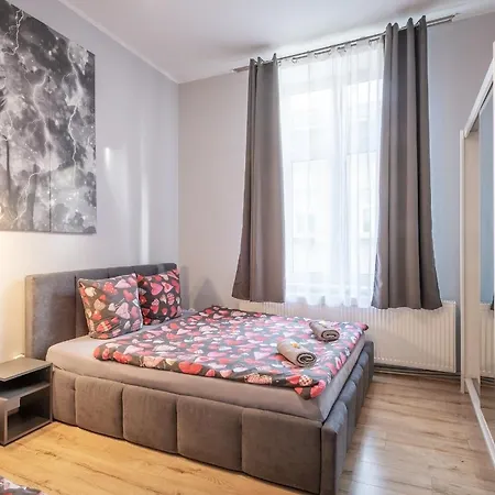 Bed and Breakfast 70s Business 3*
