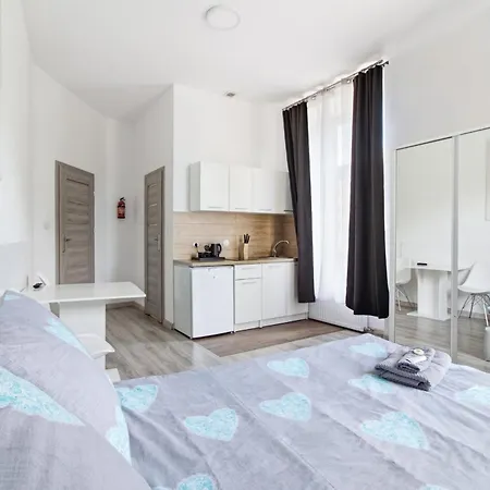 Bed and Breakfast 70s Business 3*