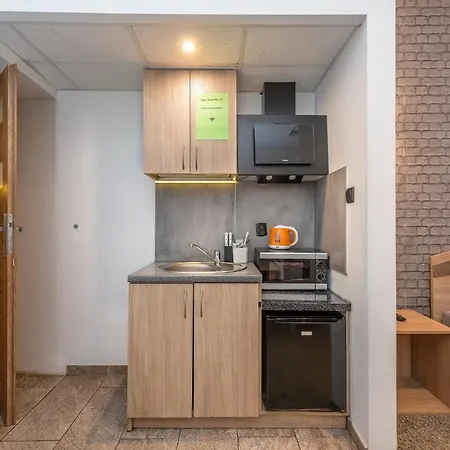 Bed & Breakfast 70s Business 3*