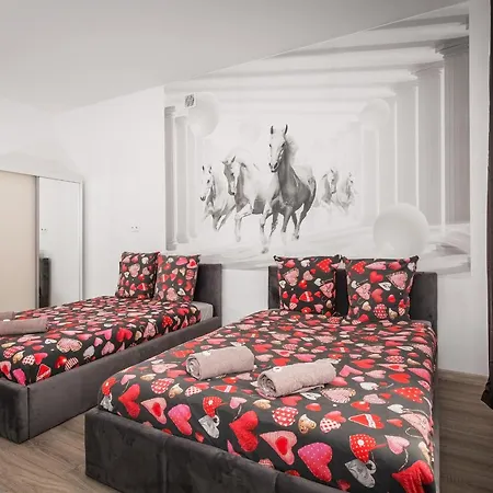 Bed & Breakfast 70s Business 3*