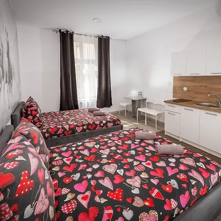 Bed & Breakfast 70s Business 3*